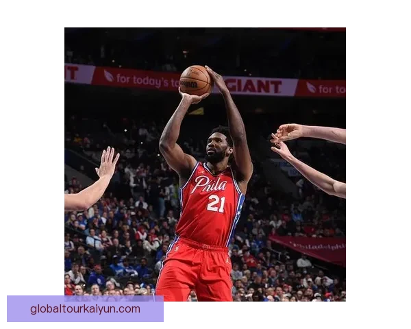 萨维奇在防守中的对抗优势持续显现，状态回暖引发关注