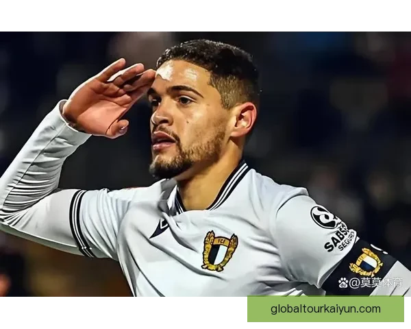 纳乔在赛季中表现稳健，对抗优势逐渐显现，成为防线关键球员。